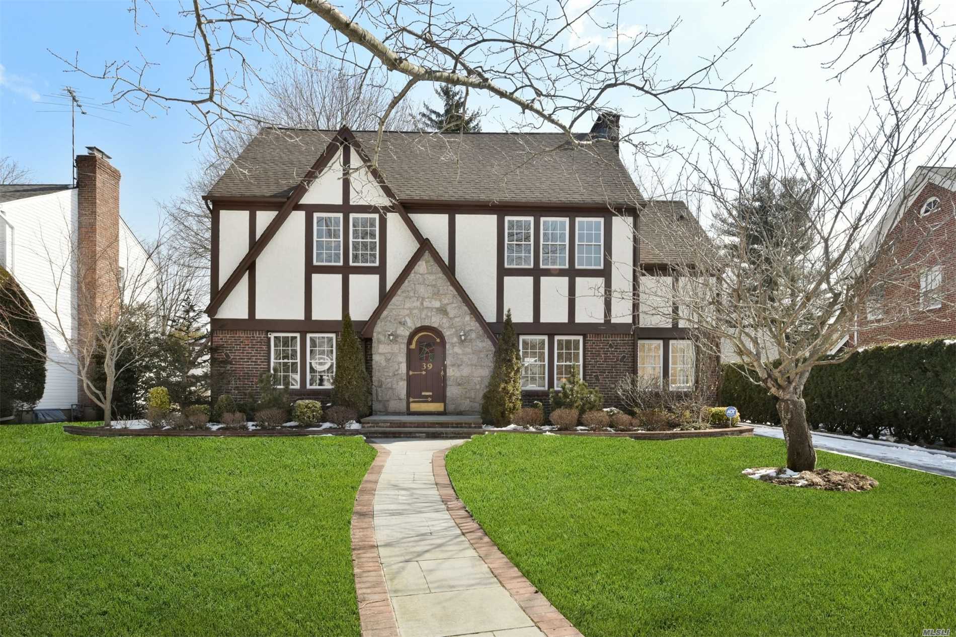 #1 photo, 39 Whitehall Boulevard, Garden City , NY 11530