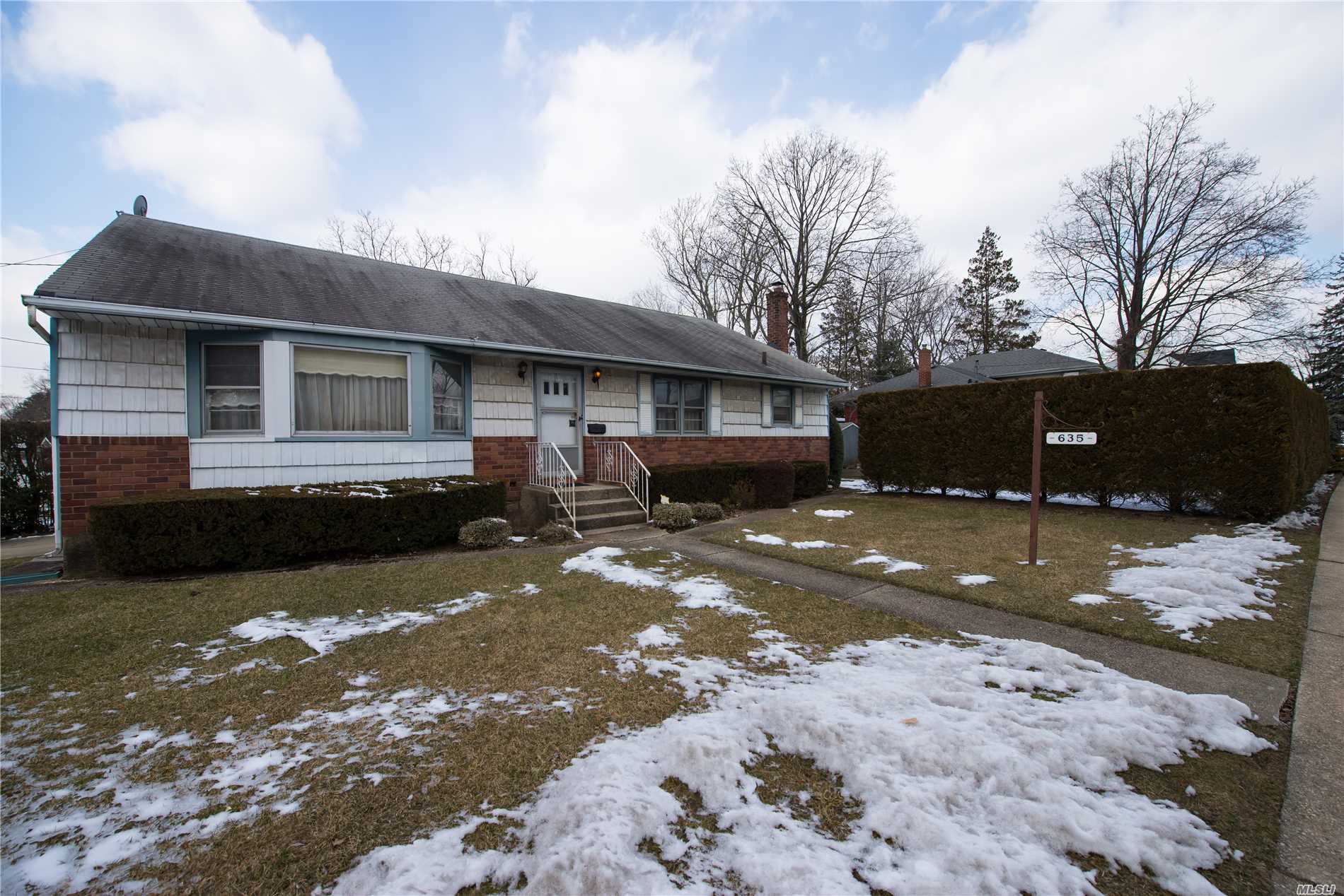 #1 photo, 635 Hempstead Avenue, West Hempstead , NY 11552