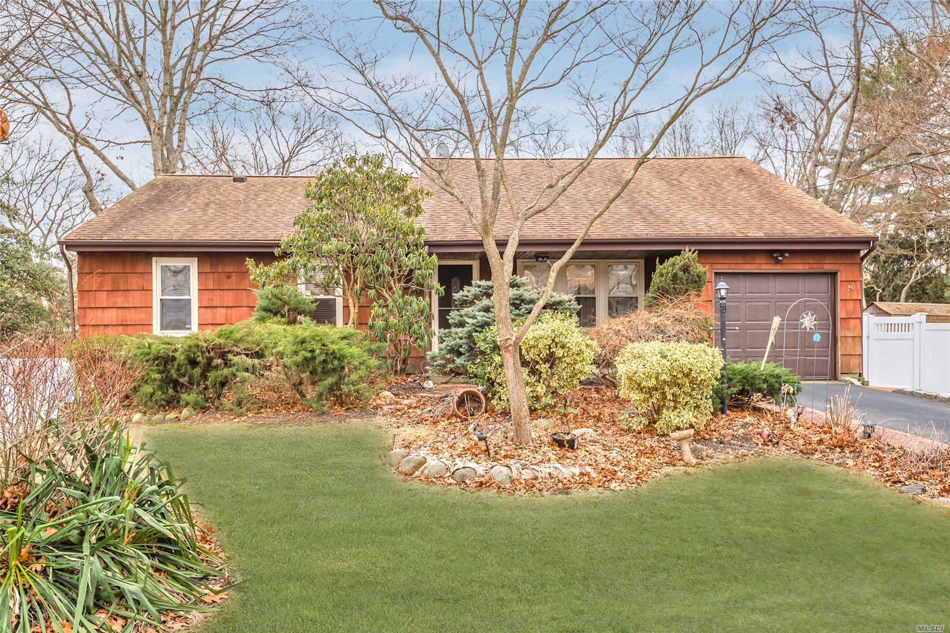 #1 photo, 100 Dakota Street, Ronkonkoma , NY 11779