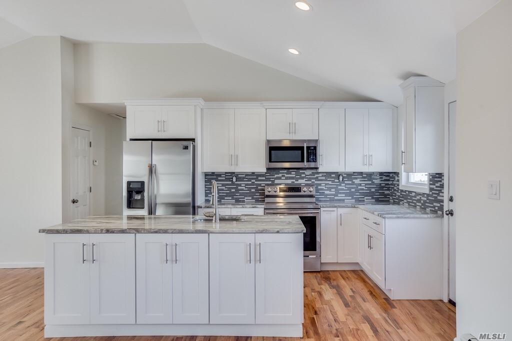 #1 photo, 429 Chelsea Avenue, מחוז סאפוק West Babylon , NY 11704