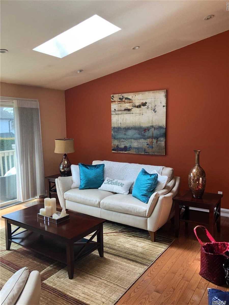 #1 photo, 590 Haig Street, ナッソー郡 Baldwin , NY 11510