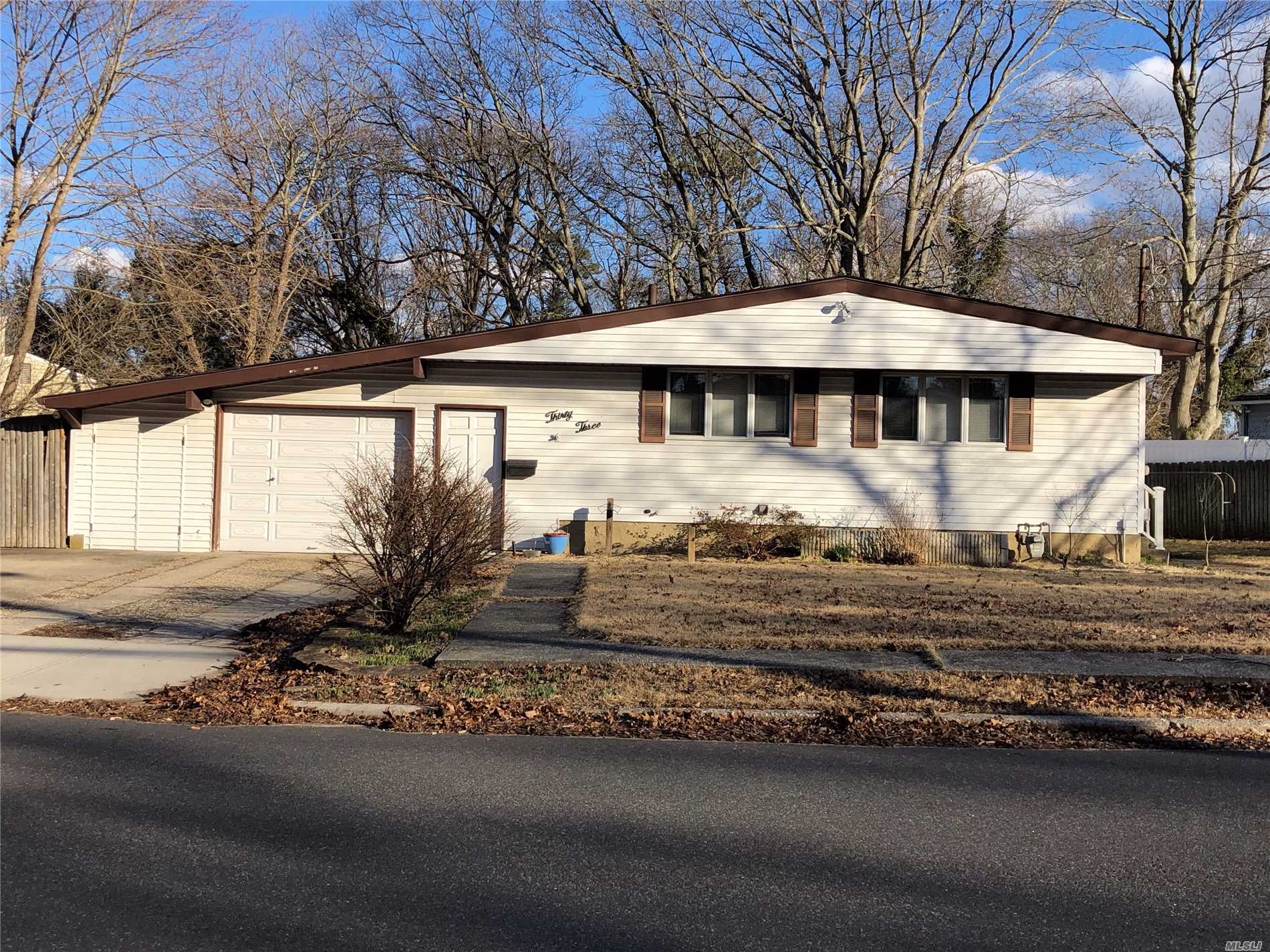 #1 photo, 33 Crestwood Lane, Lake Ronkonkoma , NY 11779