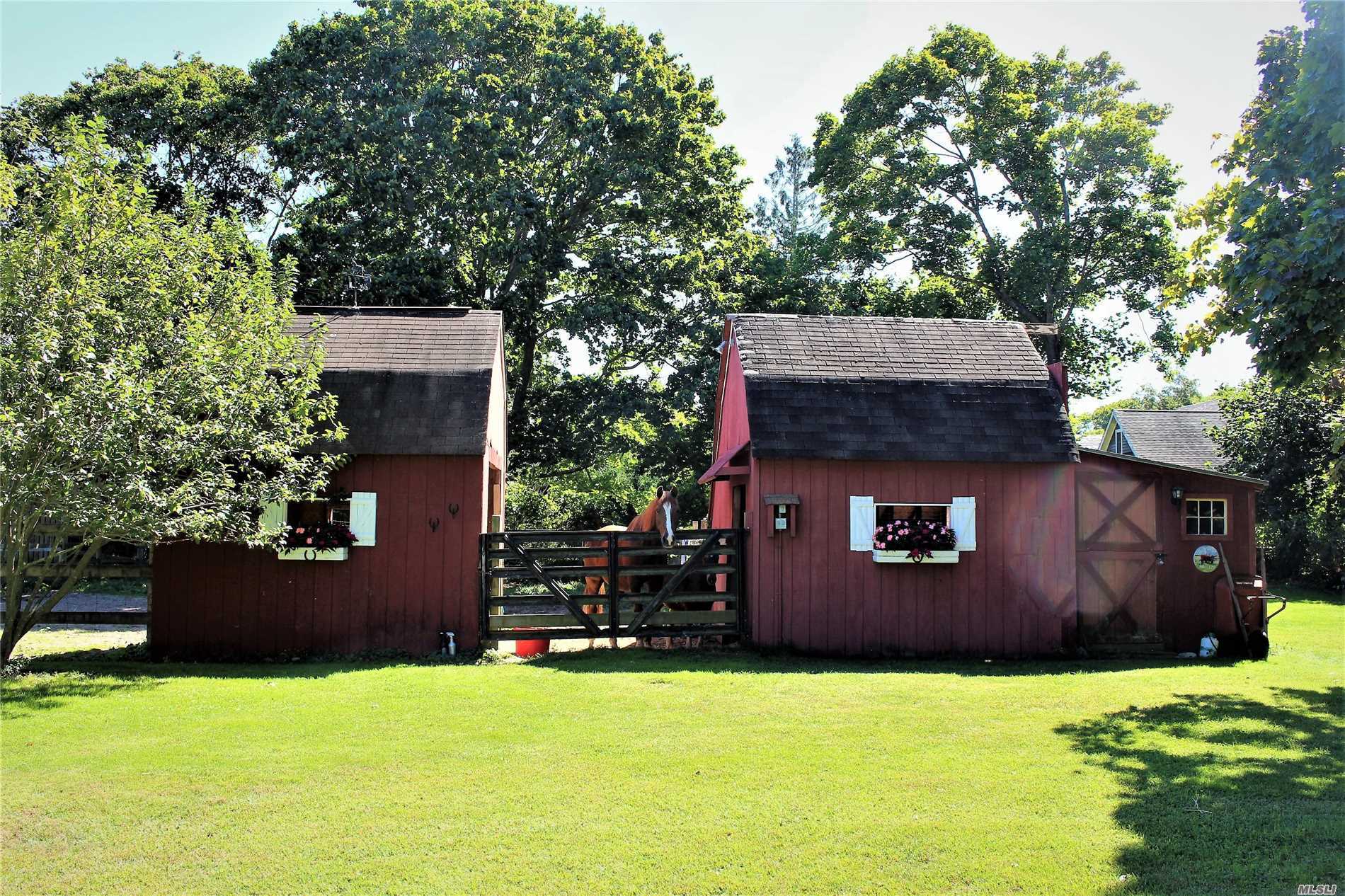 #1 photo, 22 Moriches Avenue, 롱 아일랜드 East Moriches , NY 11940