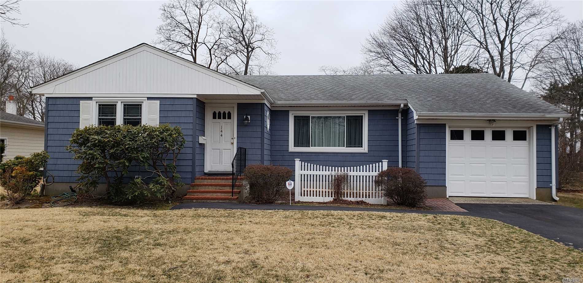 #1 photo, 144 Avery Avenue, Саффолк ‖ Patchogue , NY 11772