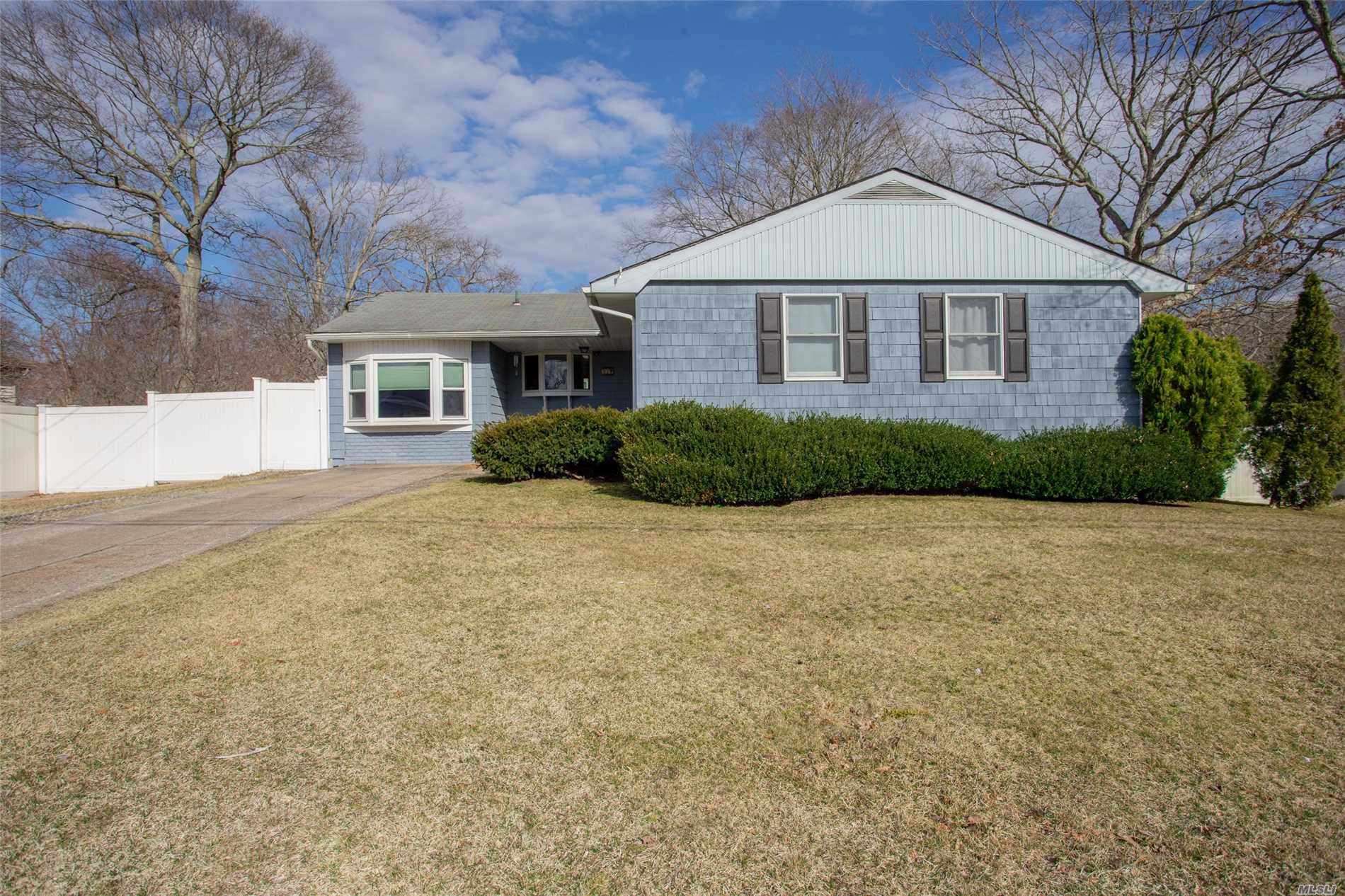 #1 photo, 17 Galaxie Lane, Selden , NY 11784