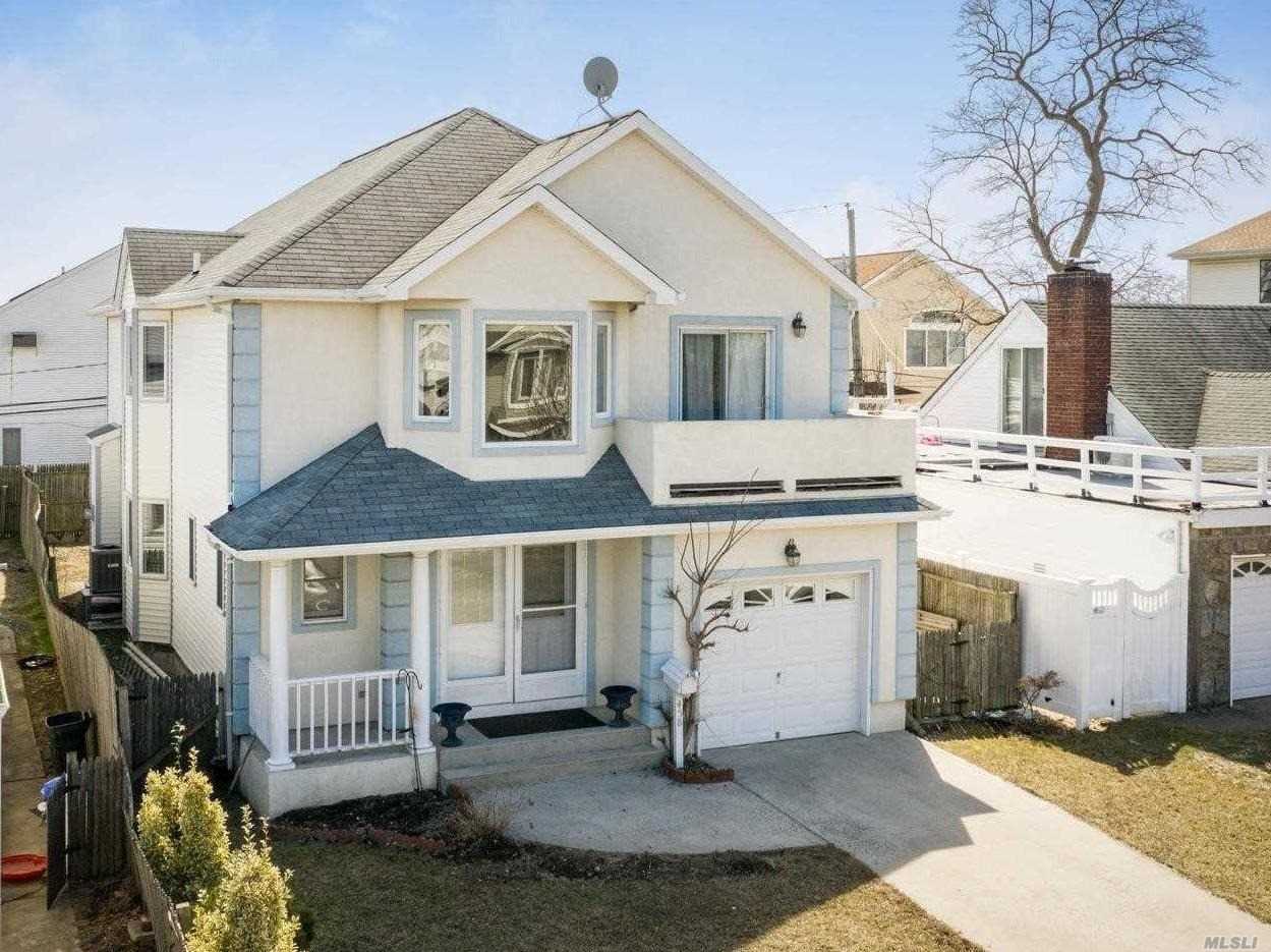 #1 photo, 458 E Pine Street, नासाउ काउंटी Long Beach , NY 11561