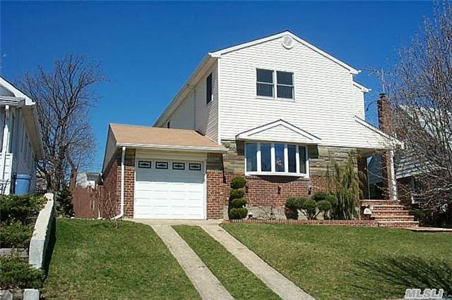 #1 photo, 125 Coventry Ave, ナッソー郡 Albertson , NY 11507