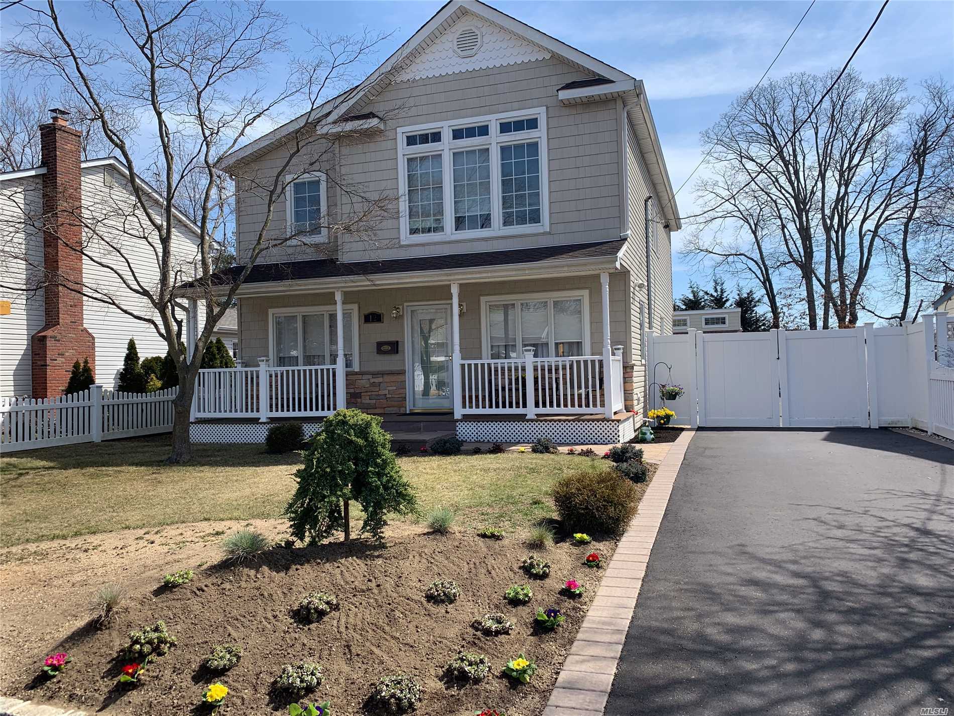 #1 photo, 12 Linton Court, سوفولك West Babylon , NY 11704