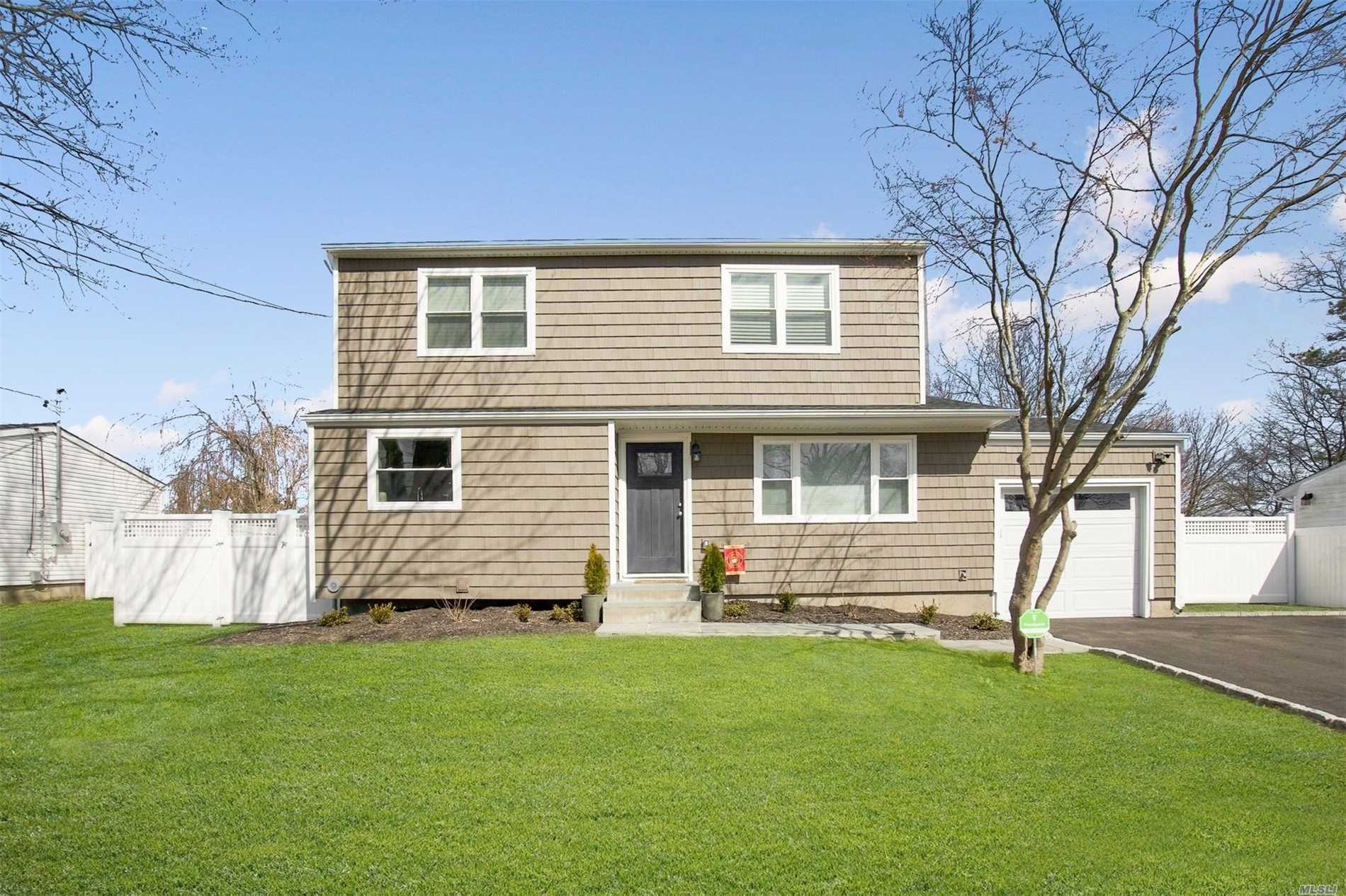#1 photo, 825 Franklyn Avenue, Bohemia , NY 11716