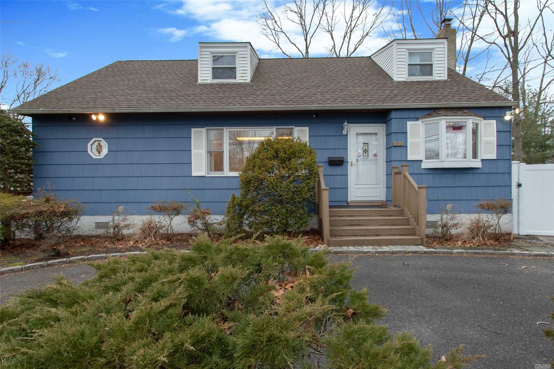 #1 photo, 220 Malts Avenue, サフォーク郡 West Islip , NY 11795