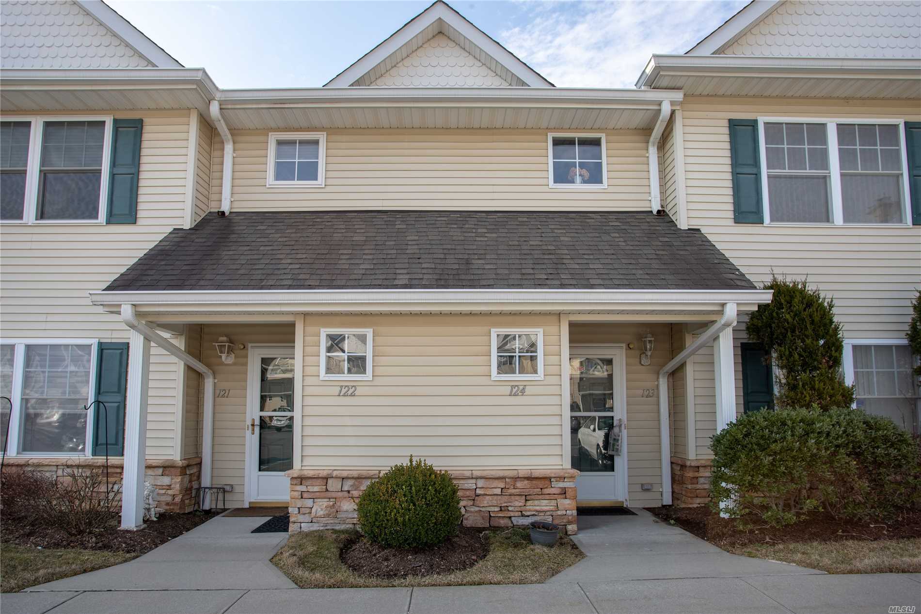 #1 photo, 124 Morley Circle, Melville , NY 11747