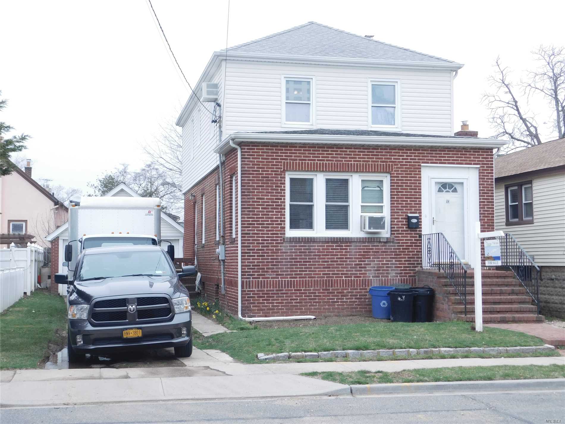 #1 photo, 93 First Avenue, ナッソー郡 East Rockaway , NY 11518