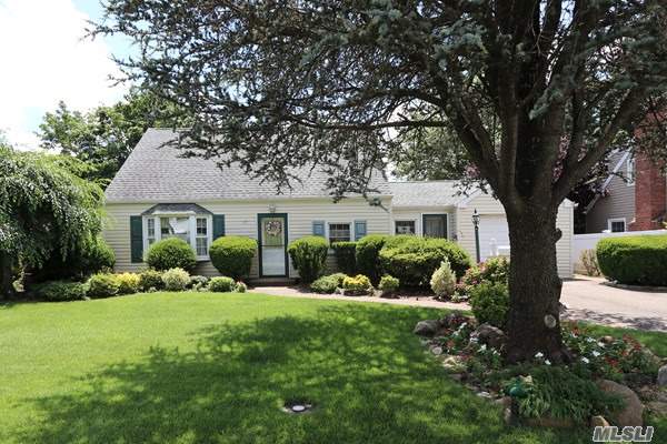 #1 photo, 12 11th St, নাসাউ কাউন্টি Carle Place , NY 11514