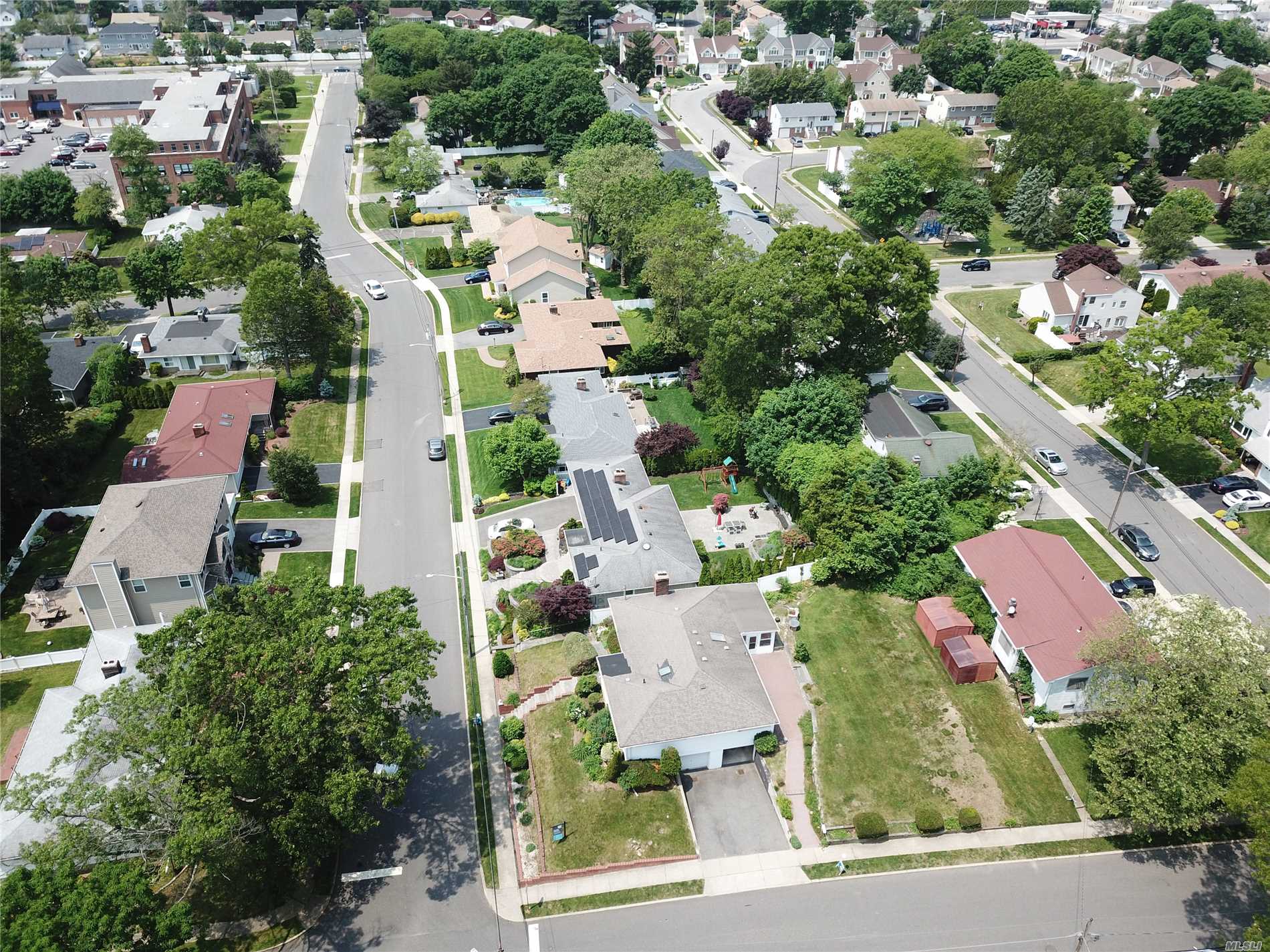 #1 photo, 21 Teibrook Avenue, Syosset , NY 11791