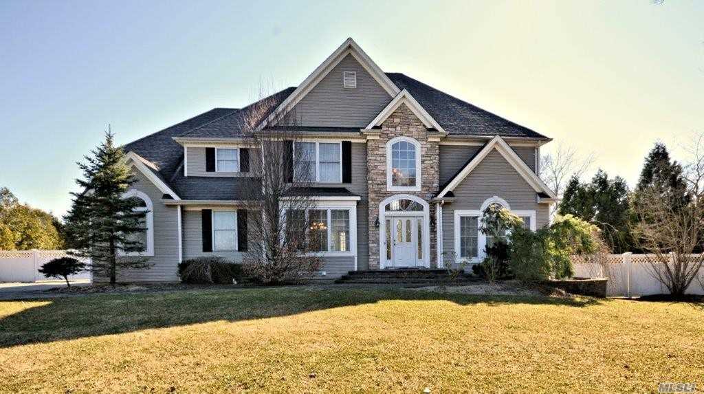 #1 photo, 2 Traister Court, Smithtown , NY 11787
