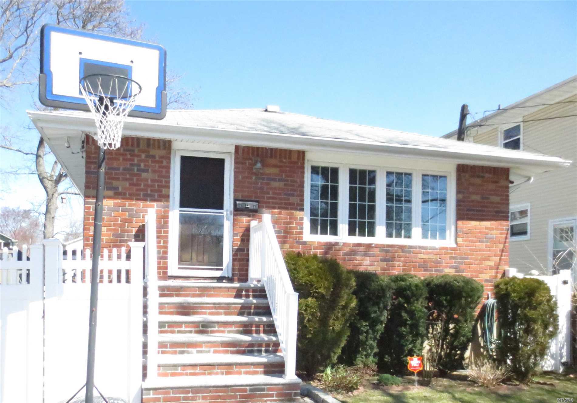 #1 photo, 1653 Washington Avenue, 長島 Merrick , NY 11566