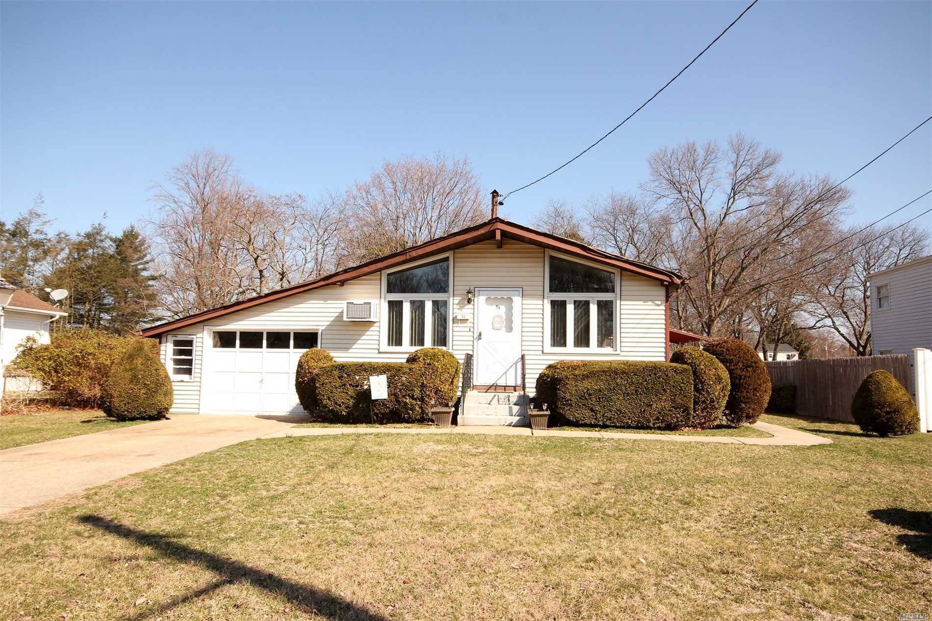 #1 photo, 55 Longshore Street, מחוז סאפוק Bay Shore , NY 11706