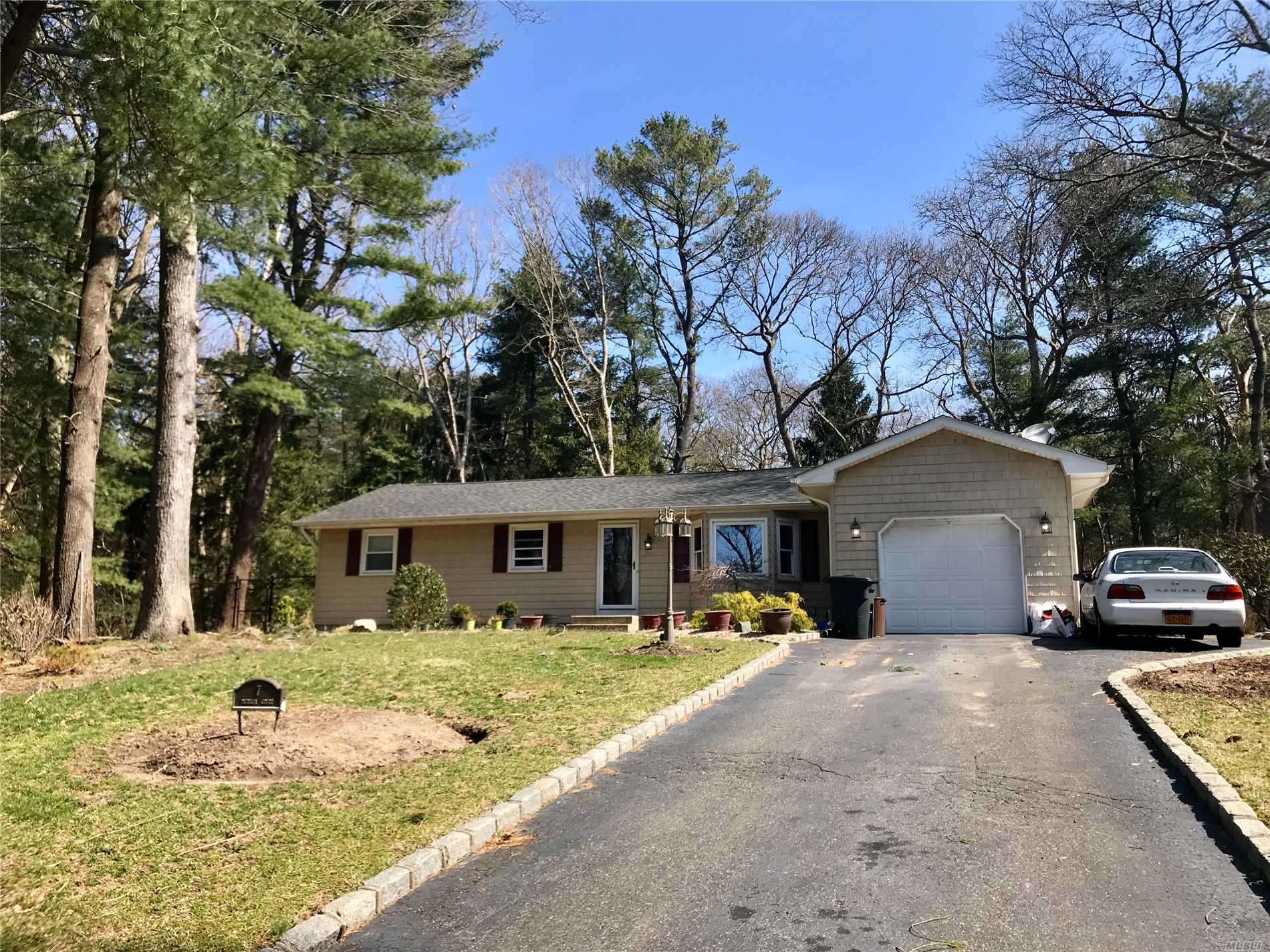 #1 photo, 7 Patricia Court, 東長島 Middle Island , NY 11953