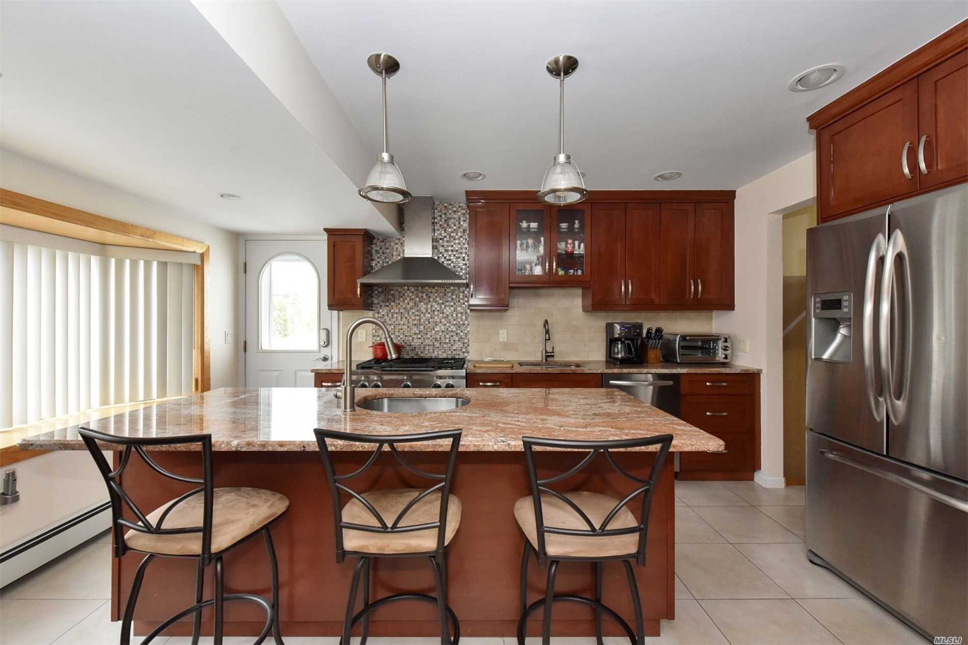 #1 photo, 5 Winthrop Road, Plainview , NY 11803