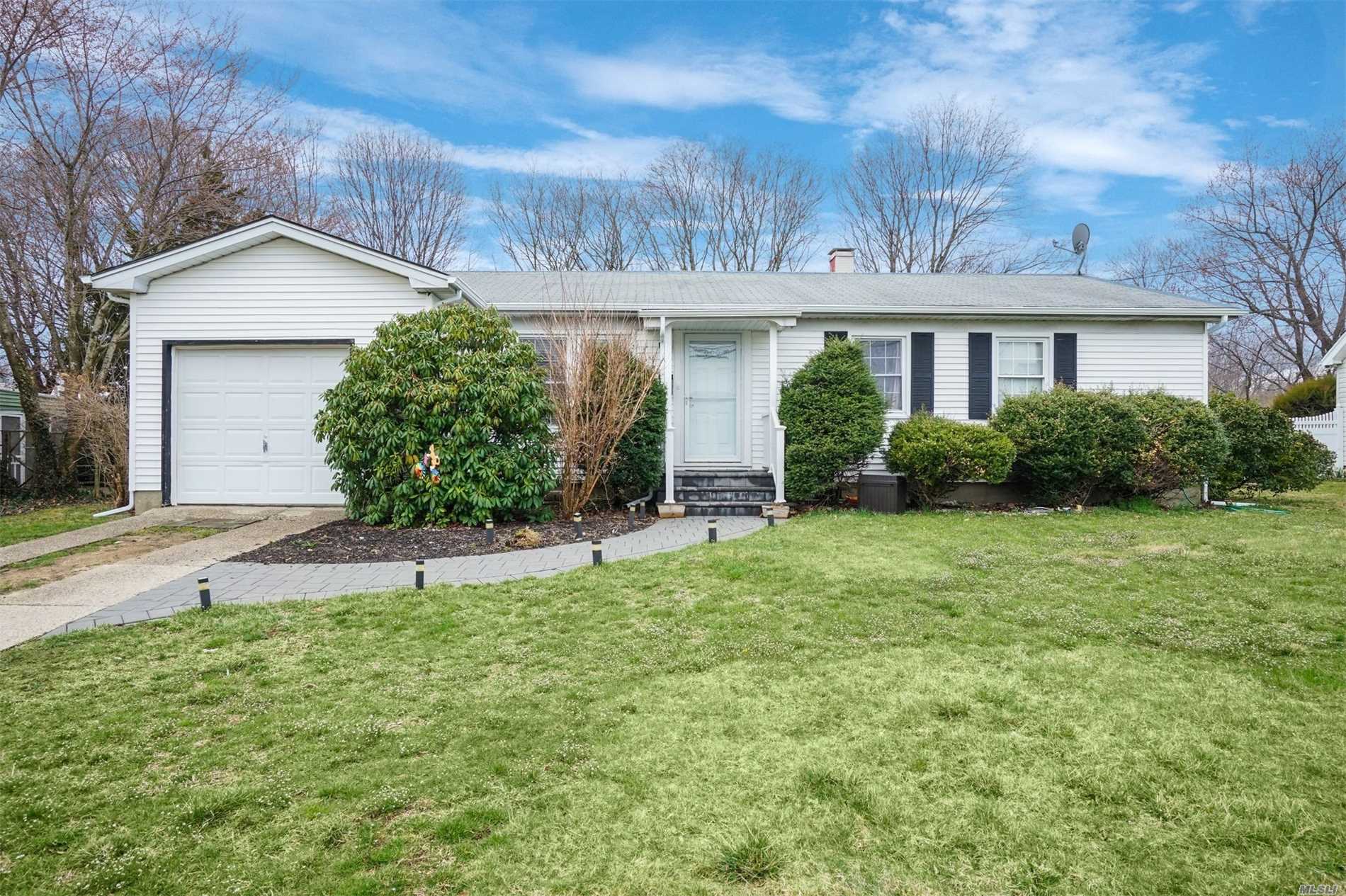 #1 photo, 58 Clifton Place, سوفولك Port Jefferson Station , NY 11776