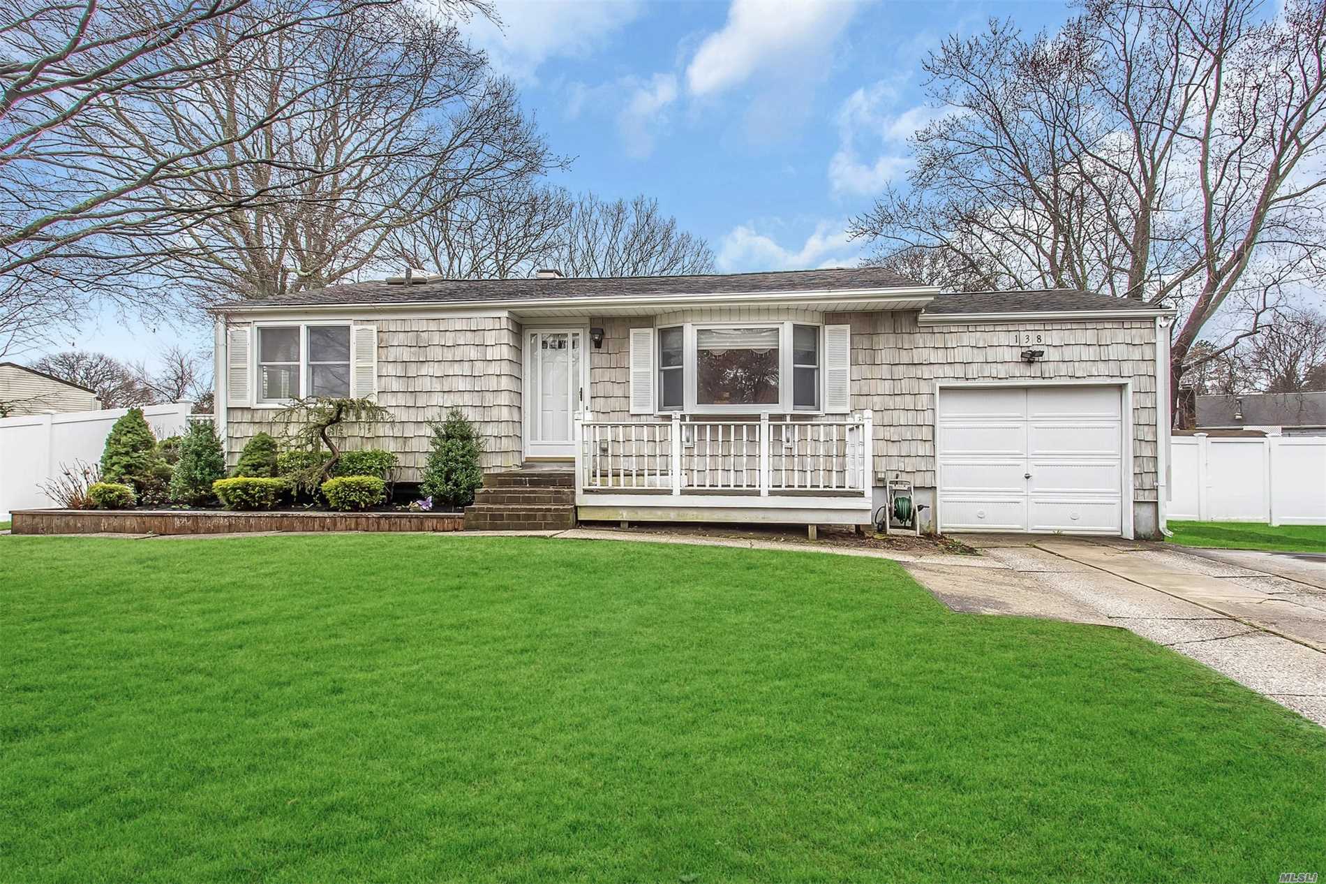 #1 photo, 138 Terry Road, Sayville , NY 11782