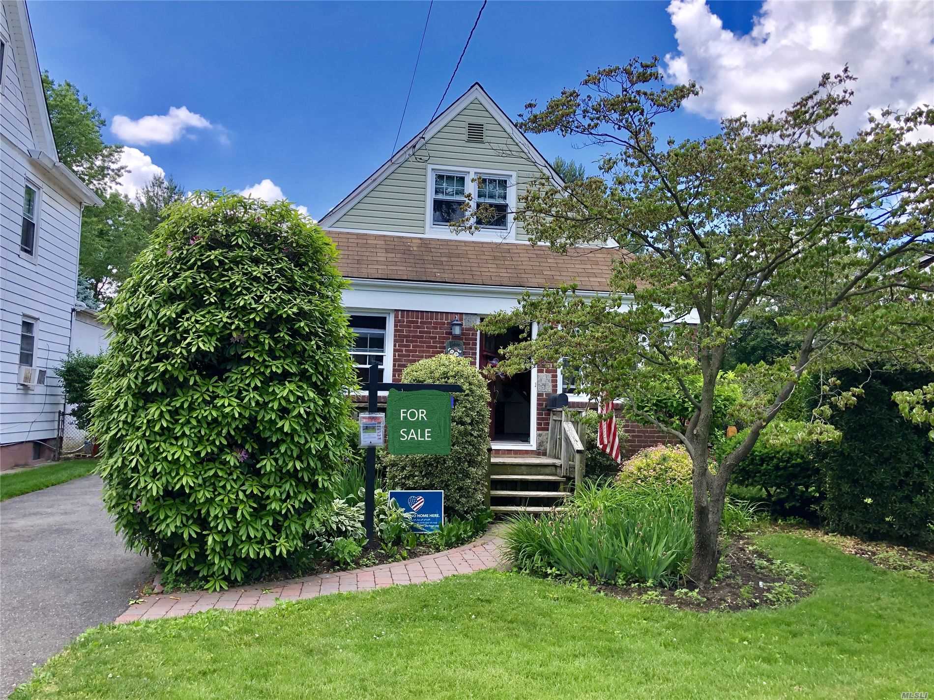 #1 photo, 122 Carnation Avenue, ナッソー郡 Floral Park , NY 11001