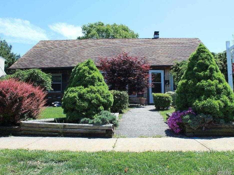 #1 photo, 3590 Fiddler Lane, Bethpage , NY 11714