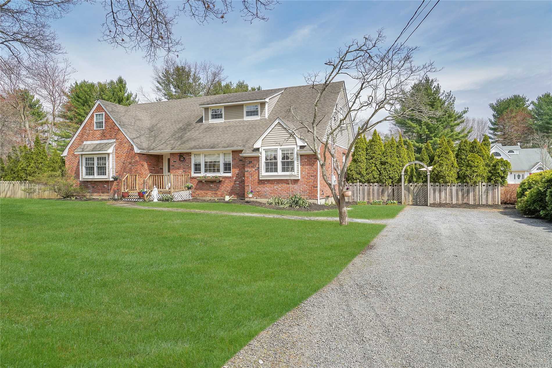 #1 photo, 57 Midwood Avenue, Саффолк ‖ Nesconset , NY 11767