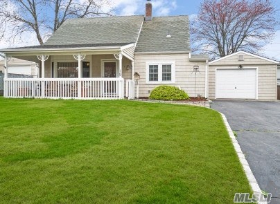 #1 photo, 19 Penny Lane, Levittown , NY 11756