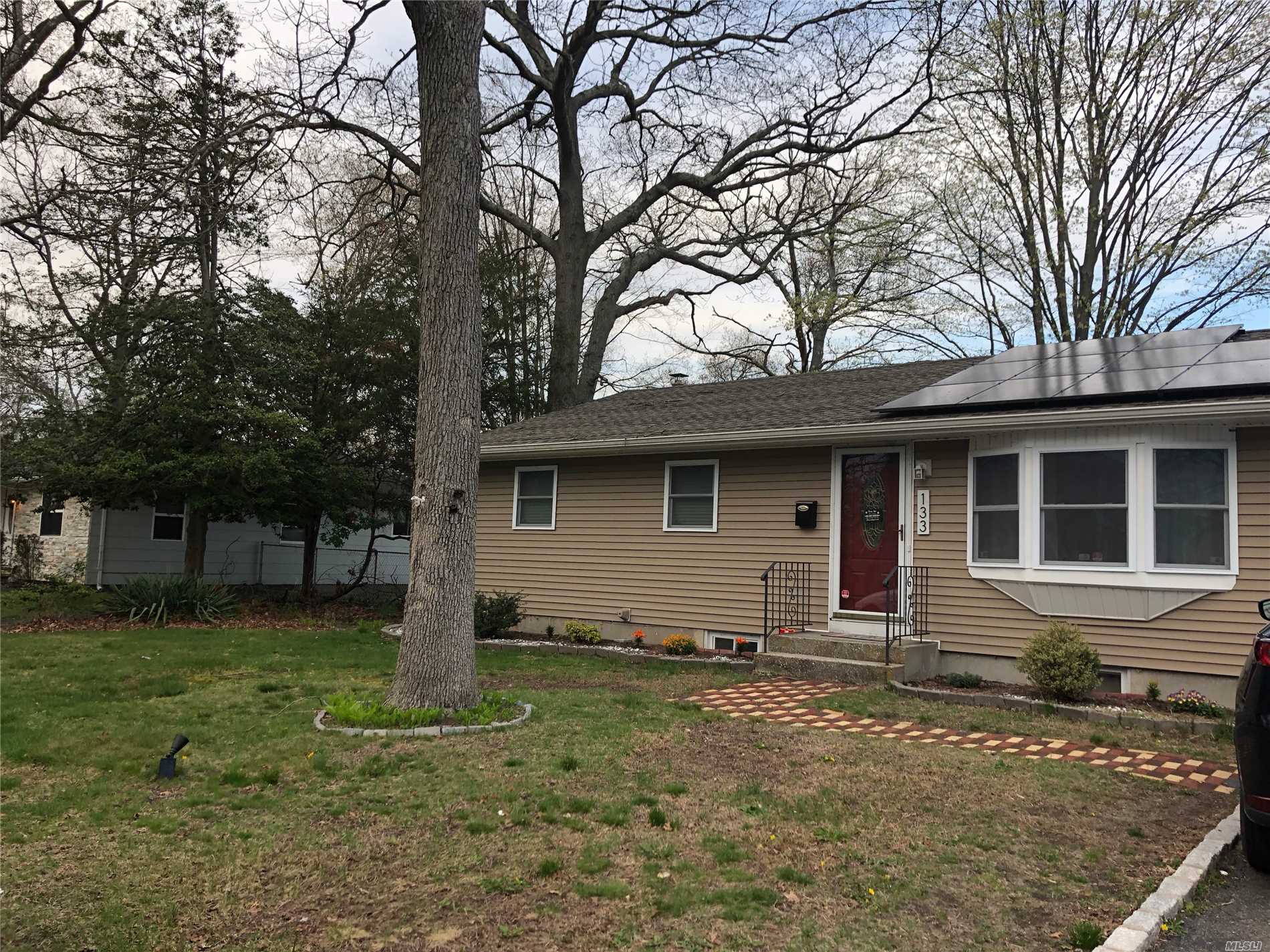 #1 photo, 133 Phyllis Dr., מחוז סאפוק Patchogue , NY 11772