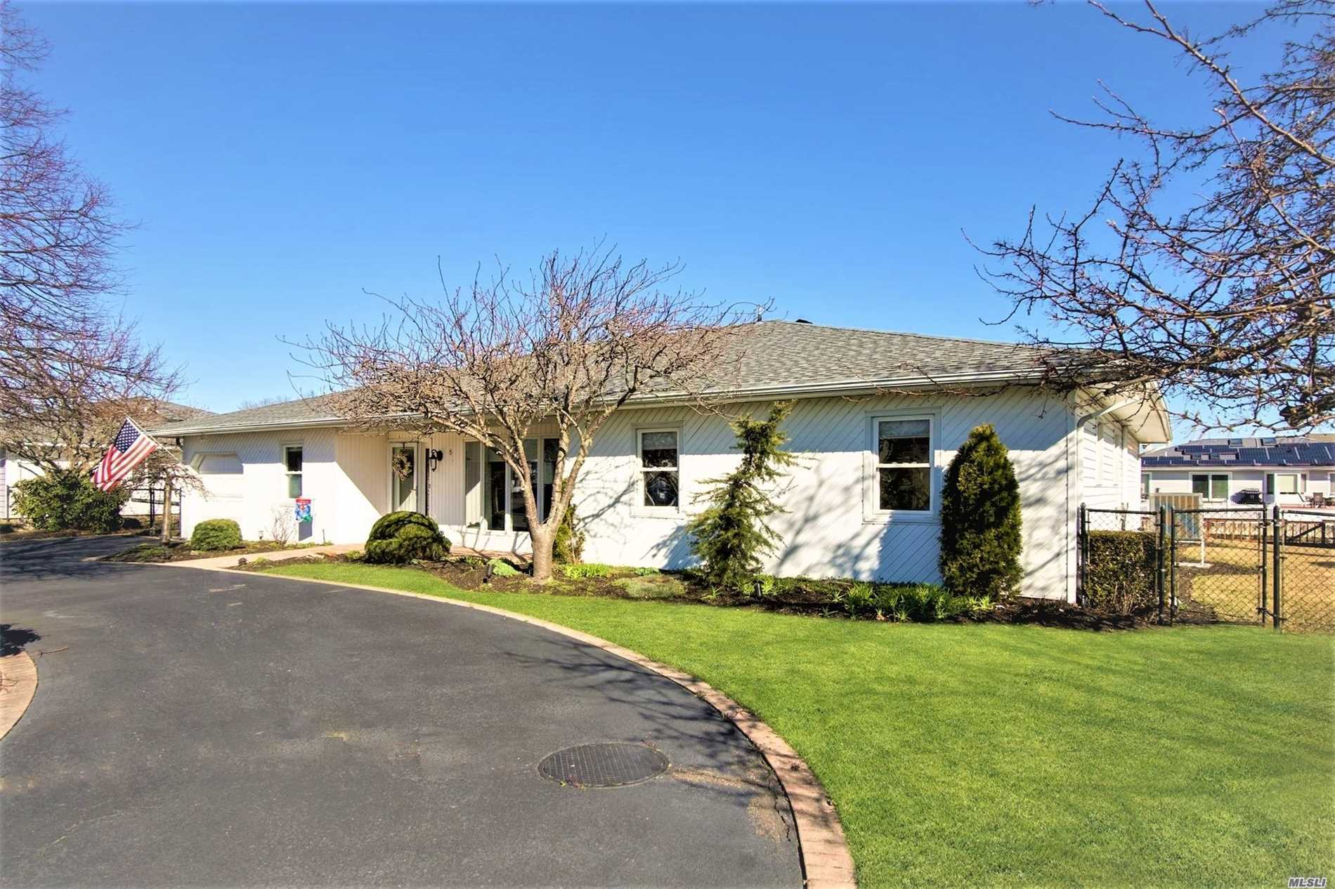 #1 photo, 5 Shore Drive, Copiague , NY 11726