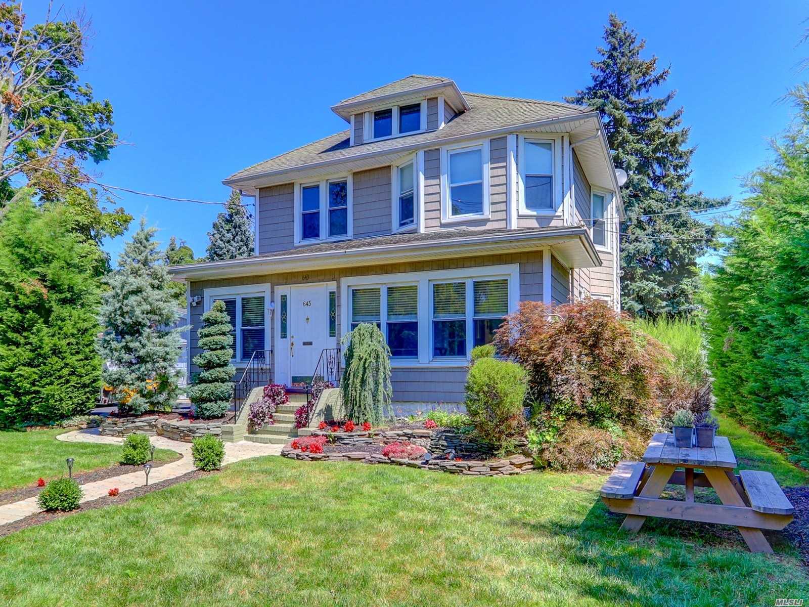 #1 photo, 643 N Deer Park Avenue, Babylon , NY 11702