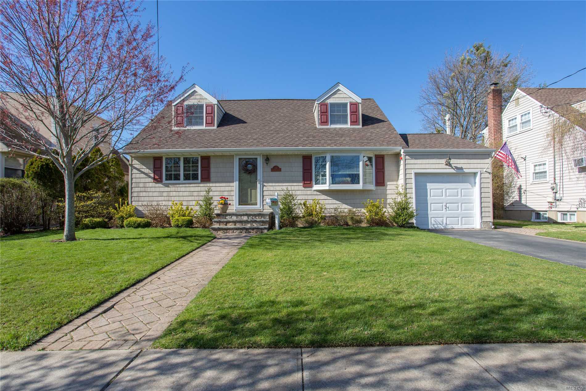 #1 photo, 331 Boston Avenue, ナッソー郡 Massapequa , NY 11758