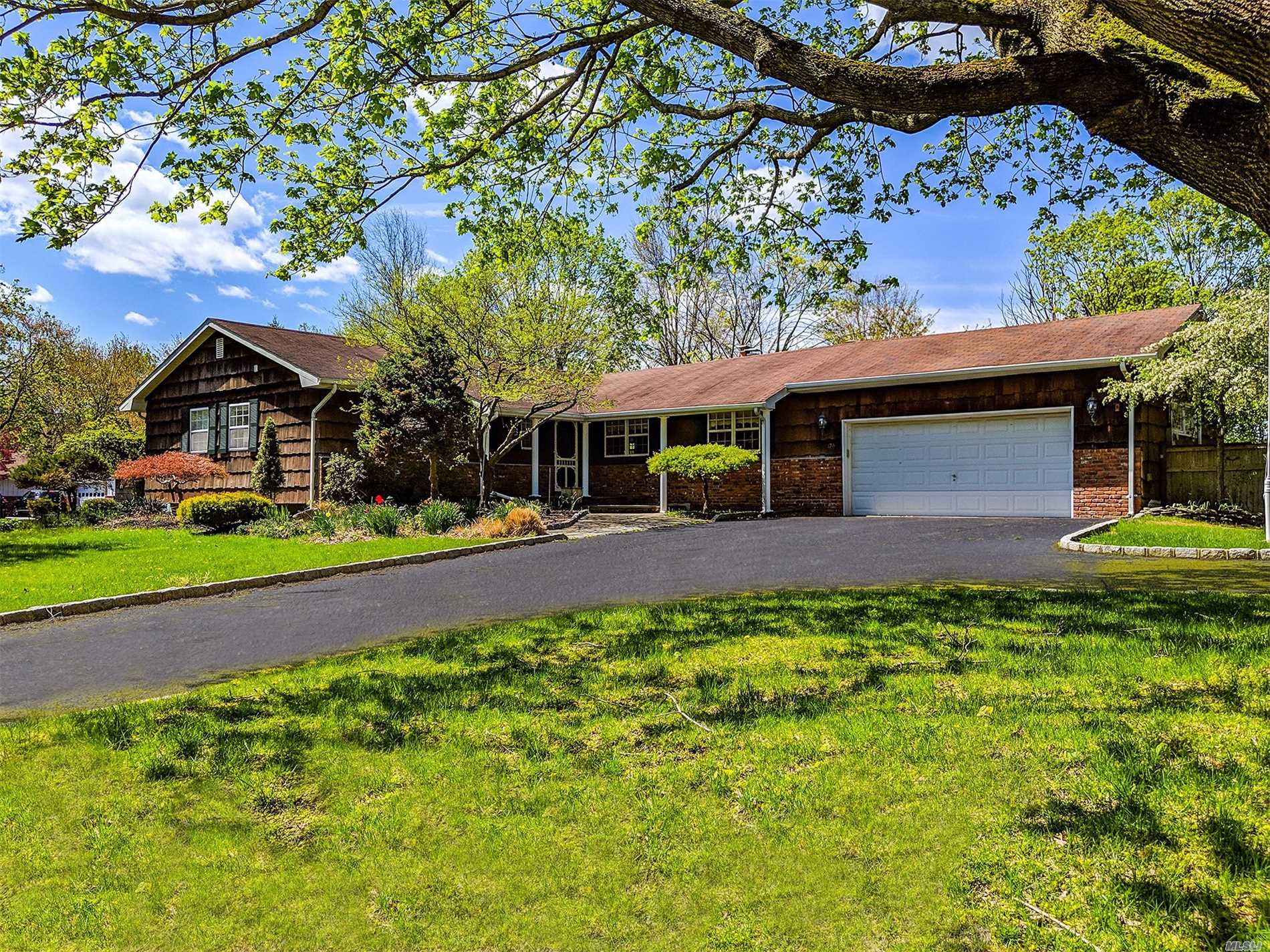 #1 photo, 170 Gnarled Hollow Road, East Setauket , NY 11733