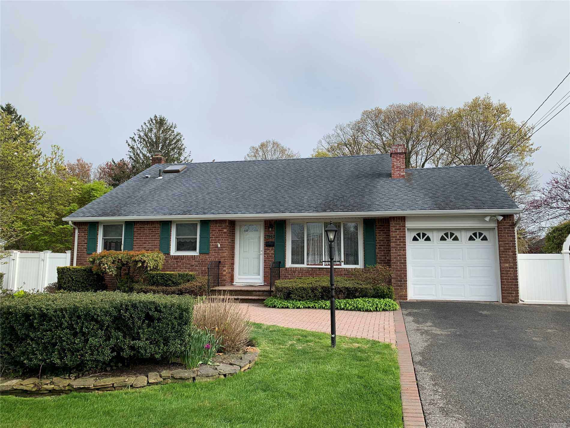 #1 photo, 796 Pine Avenue, 東長島 西艾斯利普 West Islip , NY 11795
