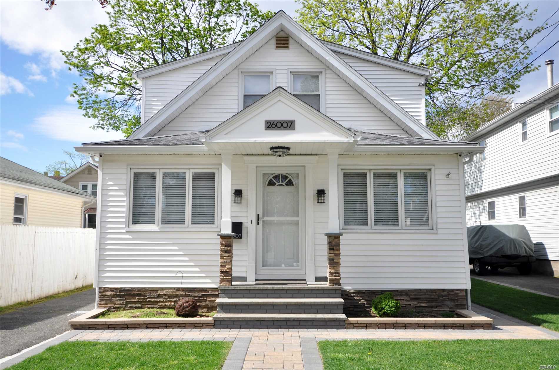 #1 photo, 260-07 E Williston Avenue, Floral Park , NY 11001