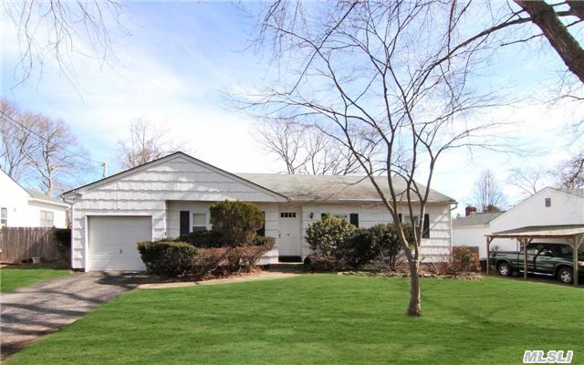 #1 photo, 643 Sayville Avenue, Sayville , NY 11782