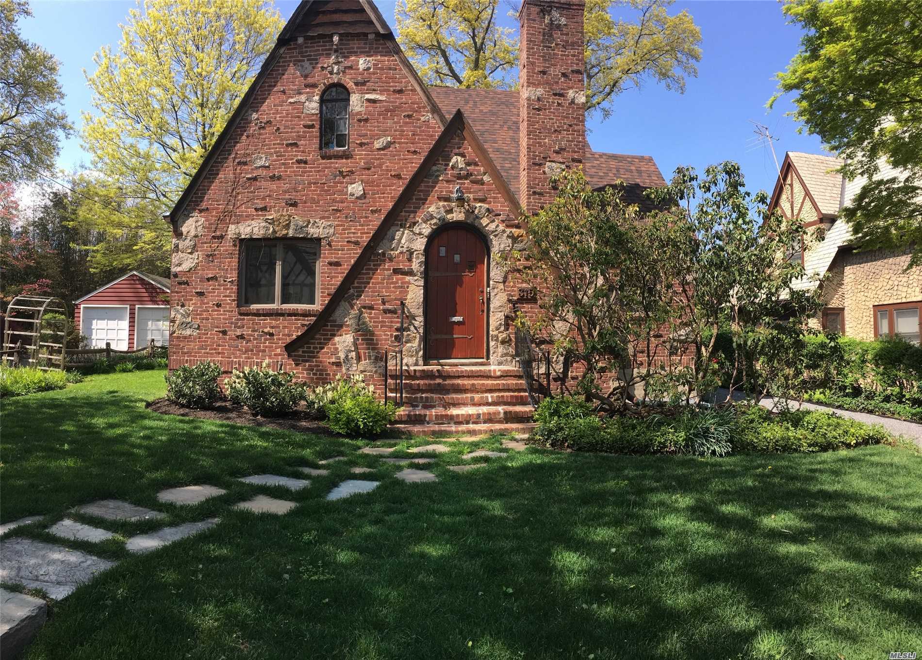 #1 photo, 315 Kenmore Road, クイーンズ区 Douglaston , NY 11363