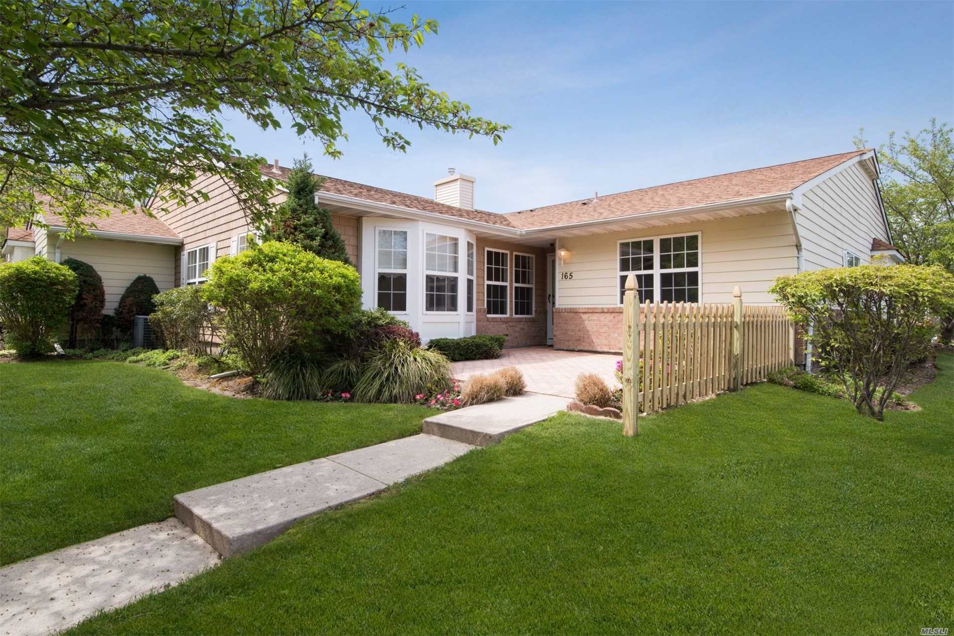 #1 photo, 165 Theodore Drive, سوفولك Coram , NY 11727