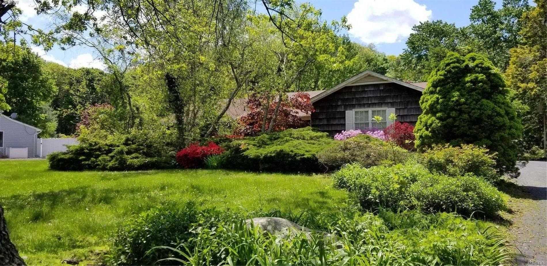 #1 photo, 27 Artisan Ave, Huntington , NY 11743