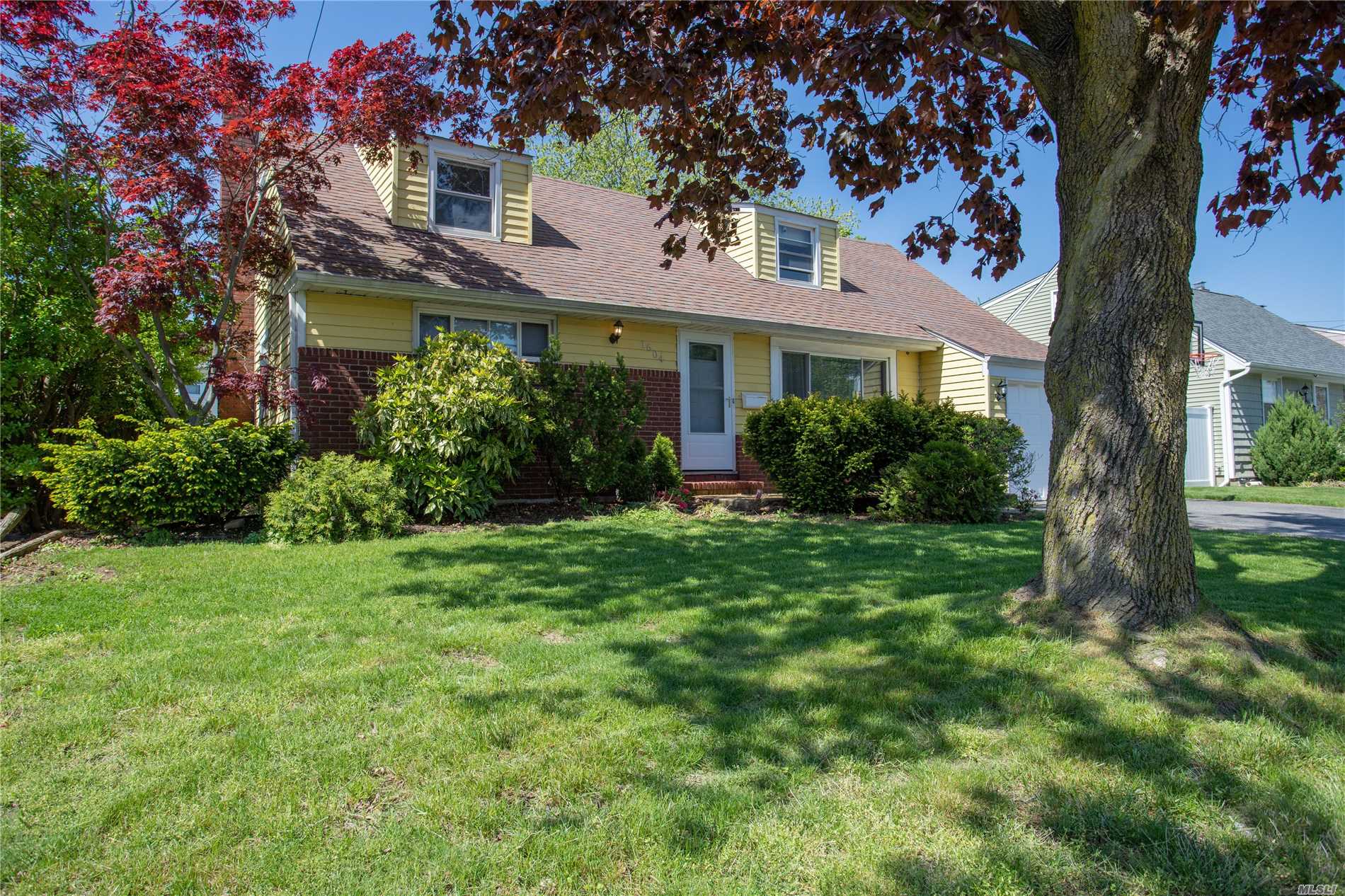 #1 photo, 1604 Little Neck Avenue, North Bellmore , NY 11710