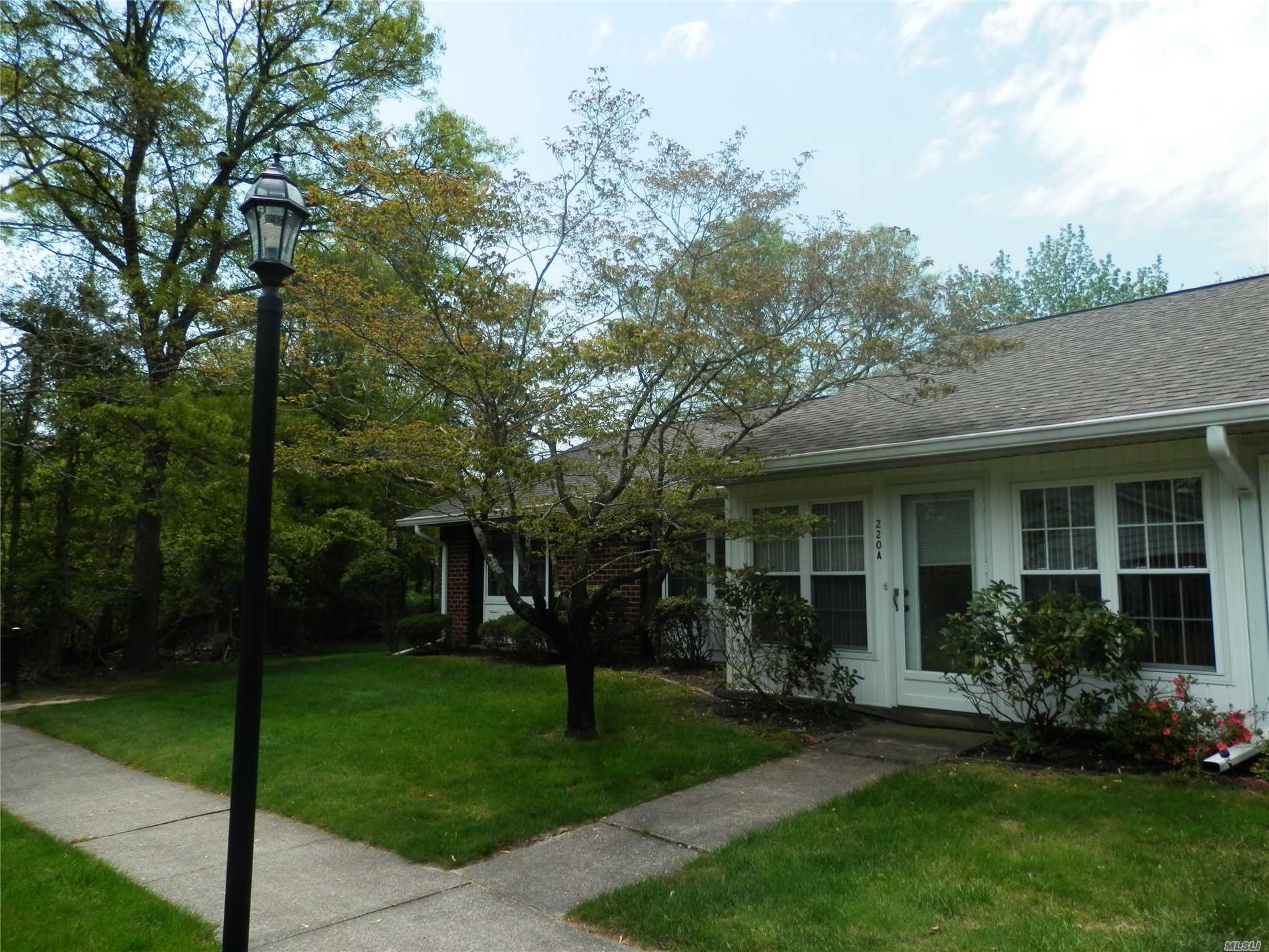 #1 photo, 220A Blackpool Court, سوفولك Ridge , NY 11961