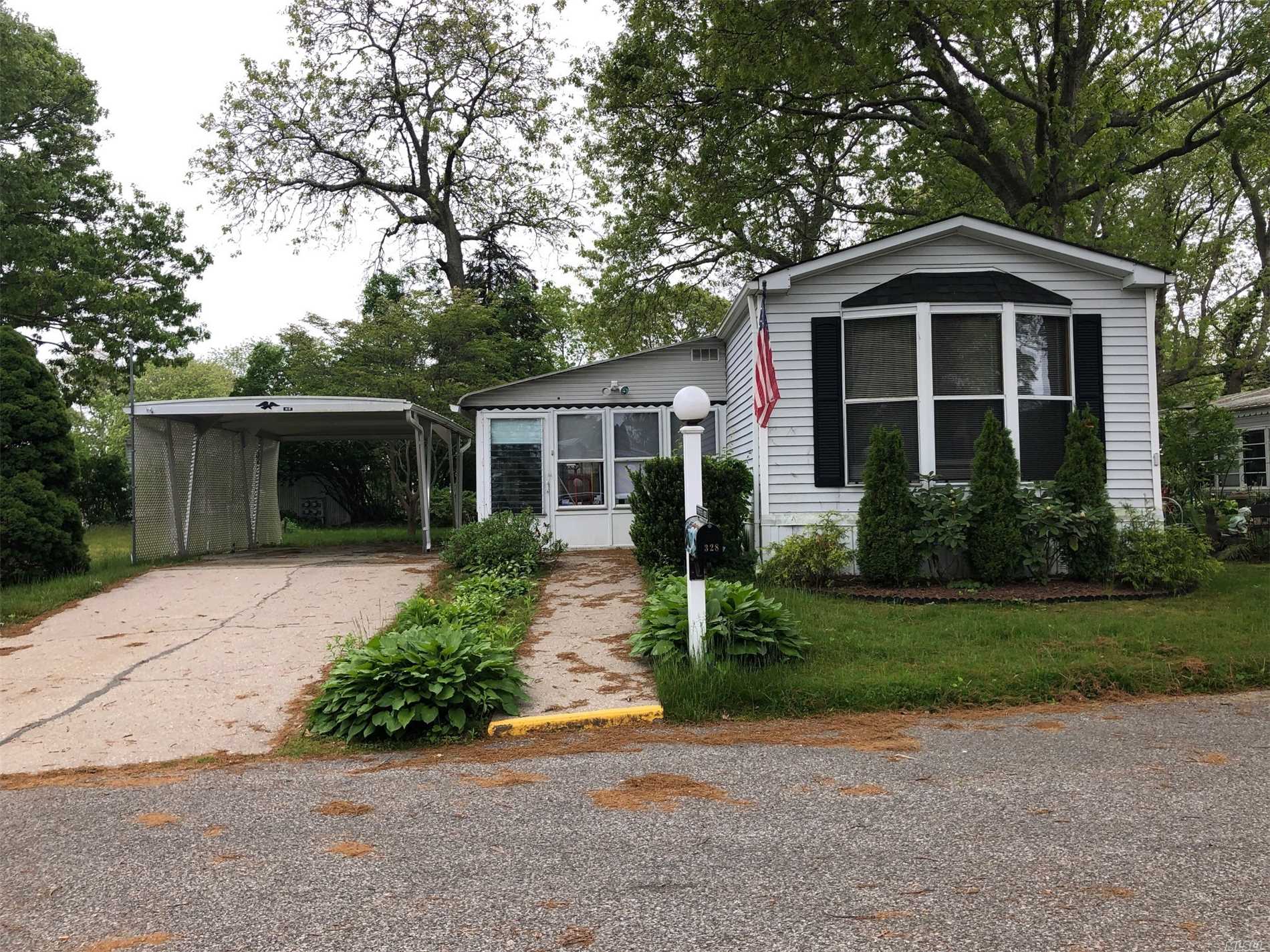 #1 photo, 1661-328 Old Country Road, Riverhead , NY 11901