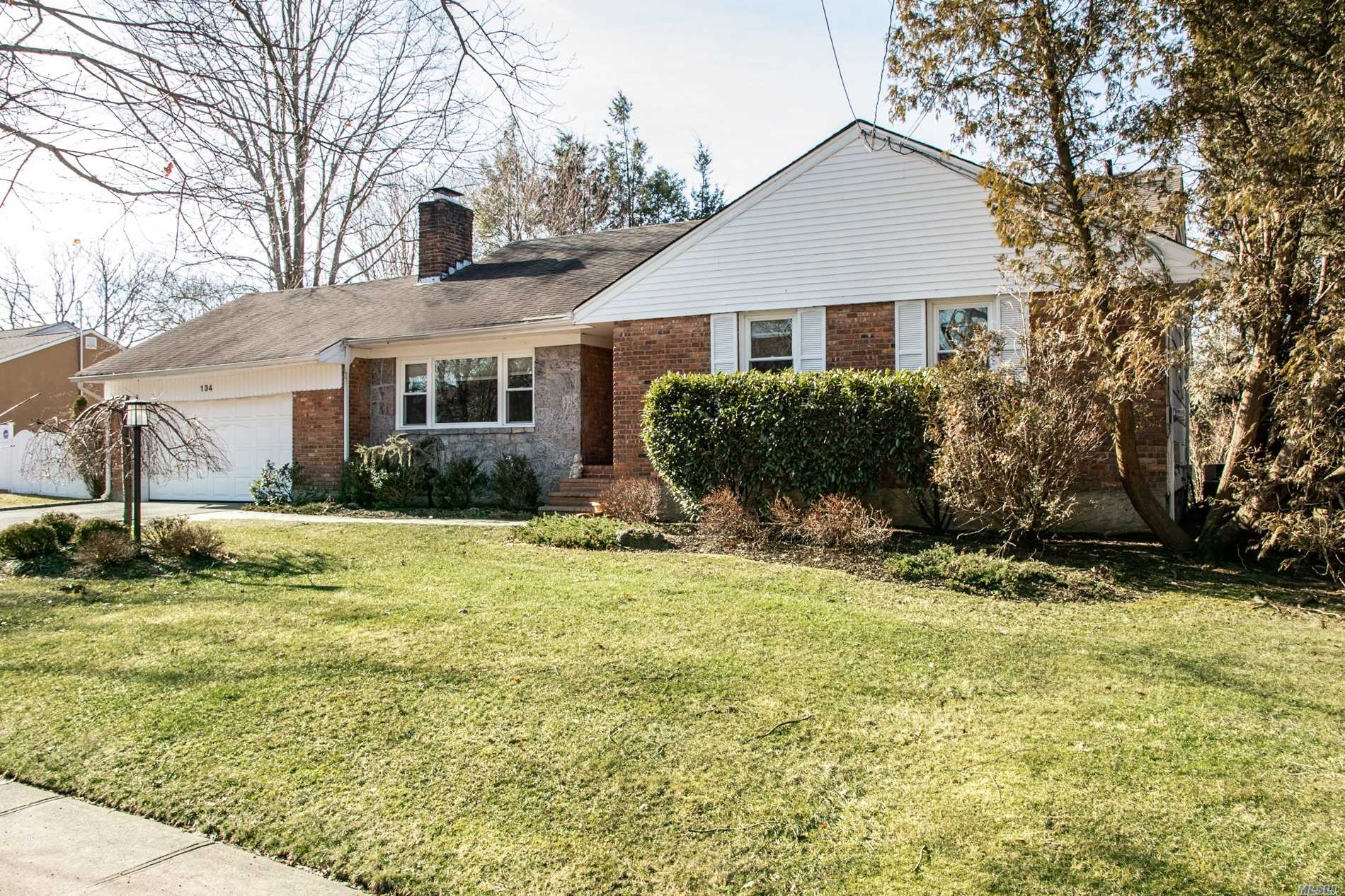 #1 photo, 134 Syosset Woodbury Road, Syosset , NY 11791