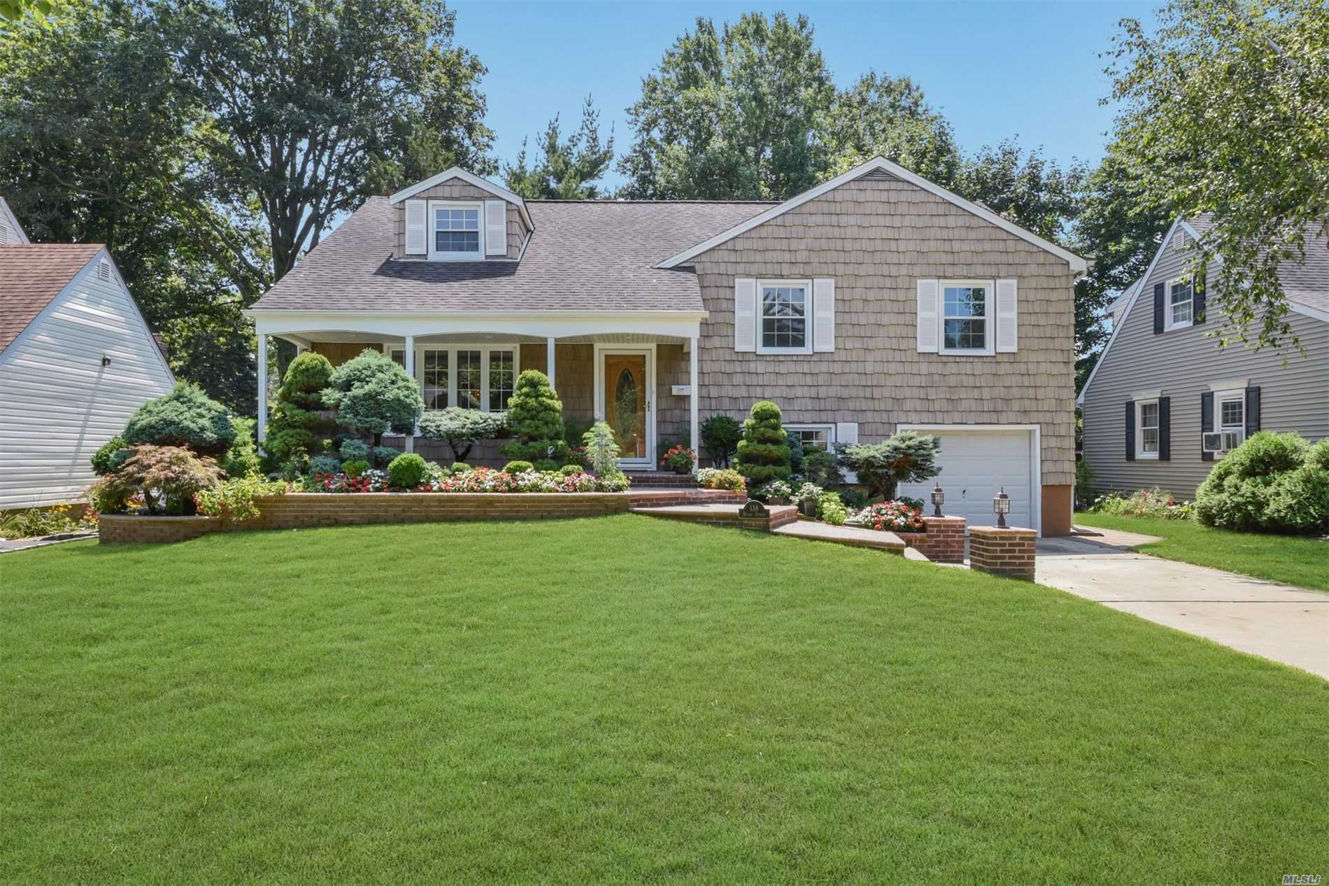 #1 photo, 138 Brook Street, गार्डन सिटी Garden City , NY 11530