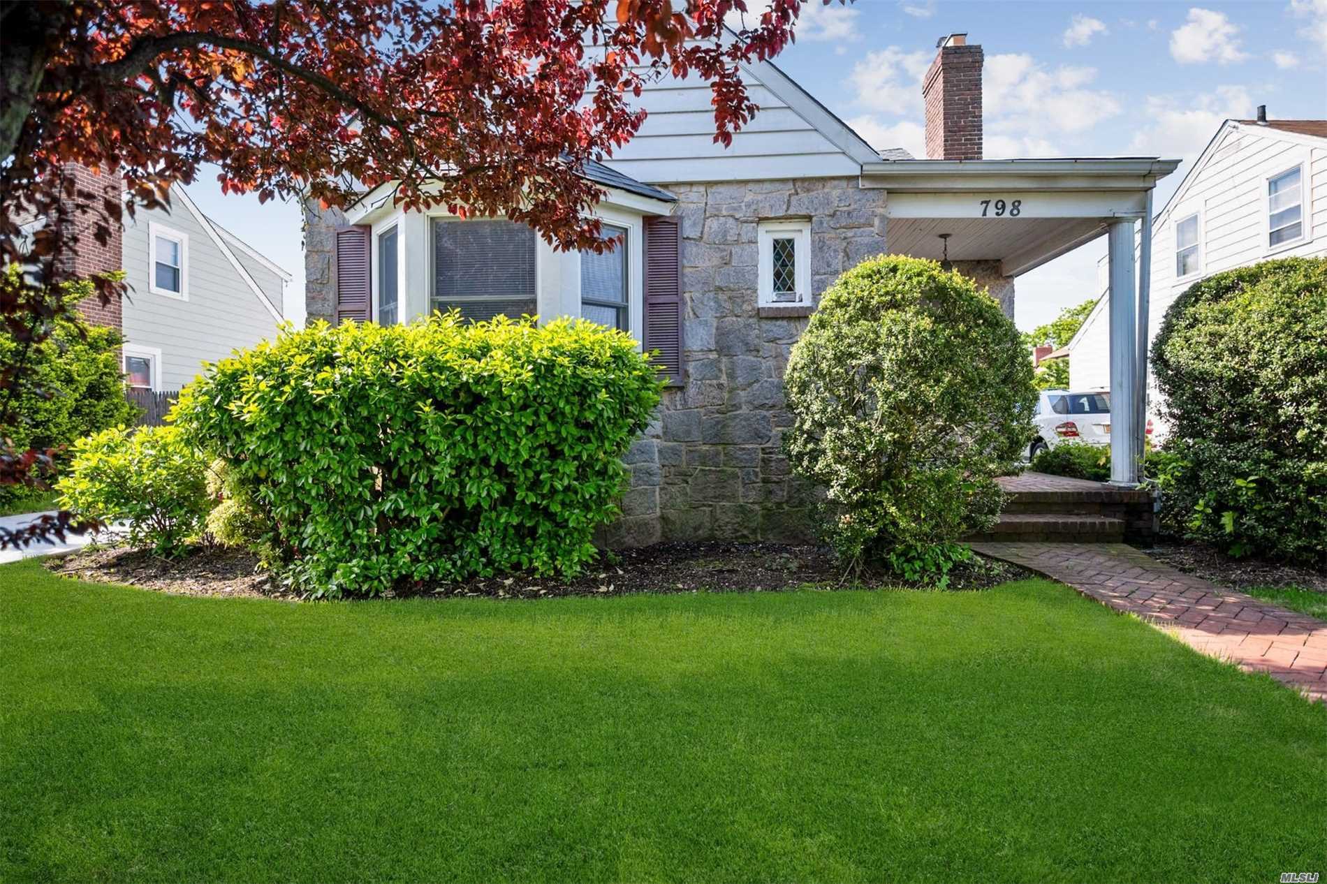 #1 photo, 798 N William Street, North Baldwin , NY 11510