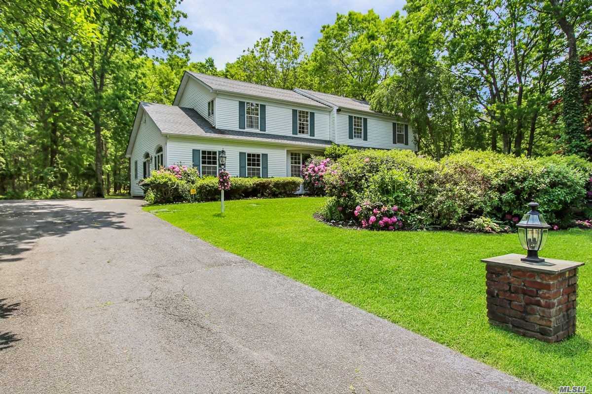 #1 photo, 25 Golf Club Circle, サフォーク郡 Manorville , NY 11949