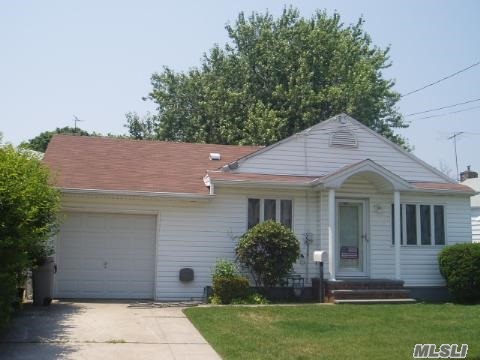 #1 photo, 105 Gordon Avenue, নাসাউ কাউন্টি Westbury , NY 11590