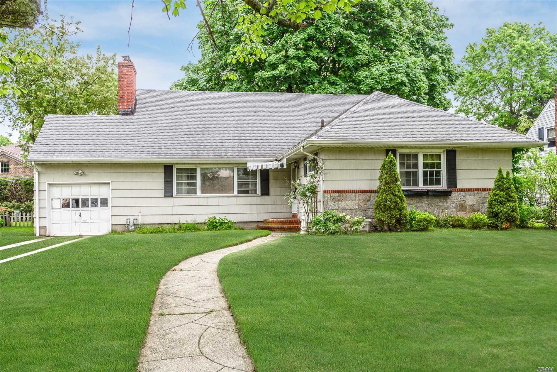 #1 photo, 133 Arthur Street, Garden City , NY 11530