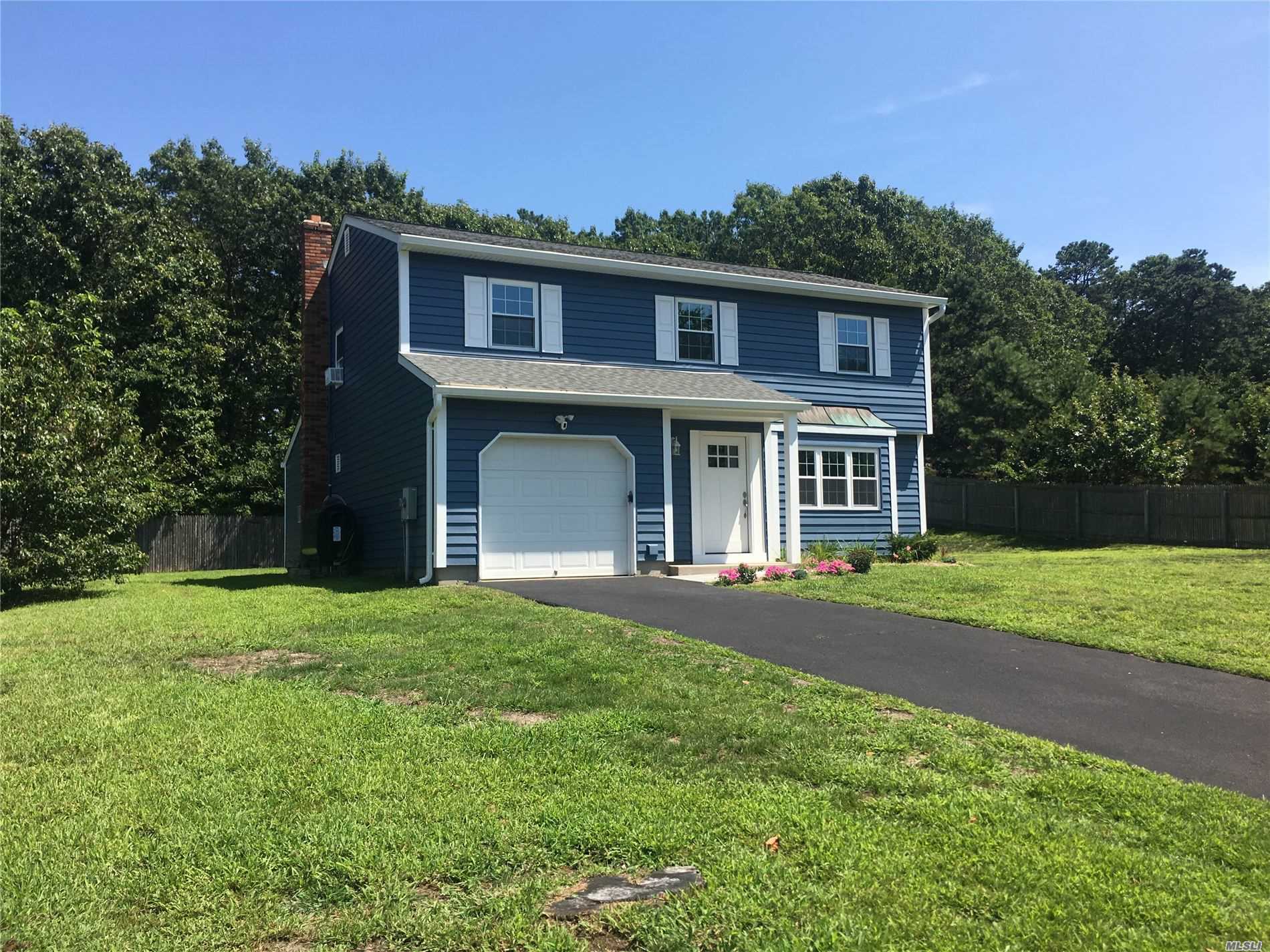 #1 photo, 45 Roosevelt Avenue, Selden , NY 11784